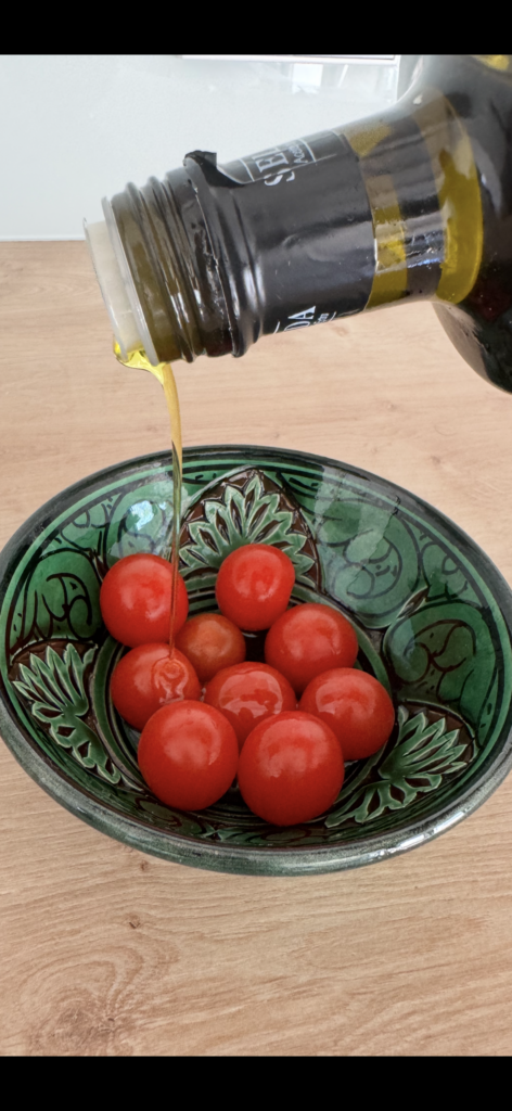 AOVE Selenda sobre tomates – beneficios del aceite de oliva virgen extra