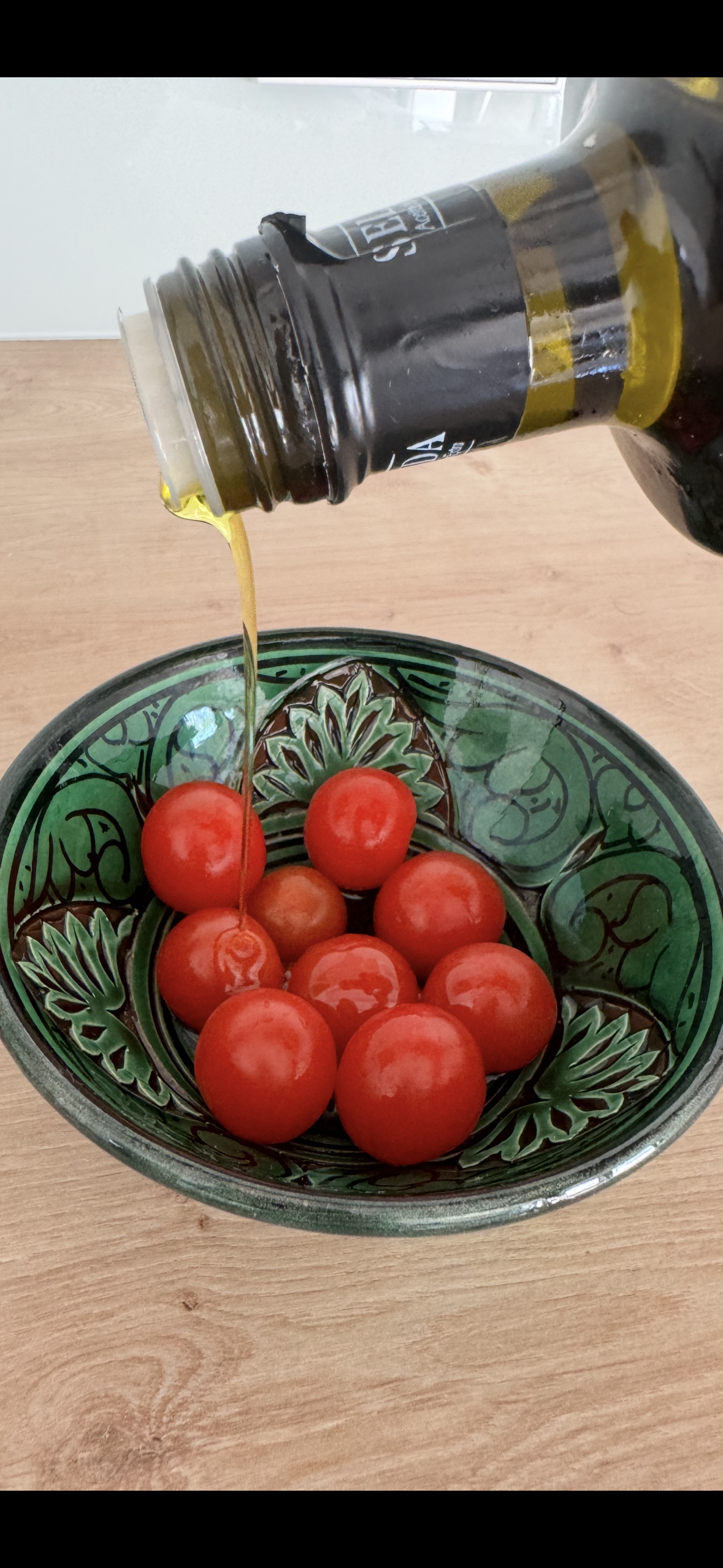 AOVE Selenda sobre tomates – beneficios del aceite de oliva virgen extra